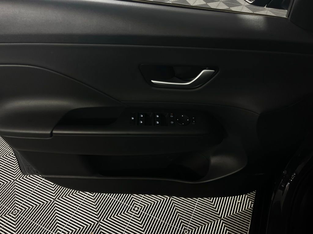 Used 2025 Hyundai Kona Limited image 29