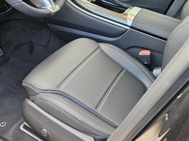 Used 2026 Mercedes-Benz GLC 300 4MATIC image 4