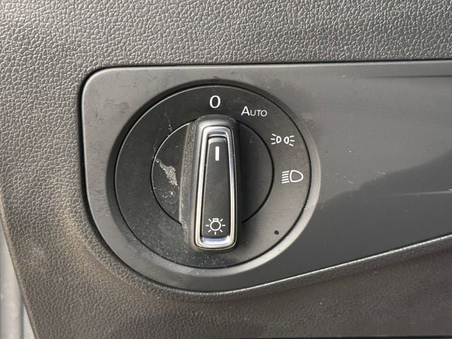 Used 2020 Volkswagen Tiguan SE w/ Panoramic Sunroof Package FWD image 22
