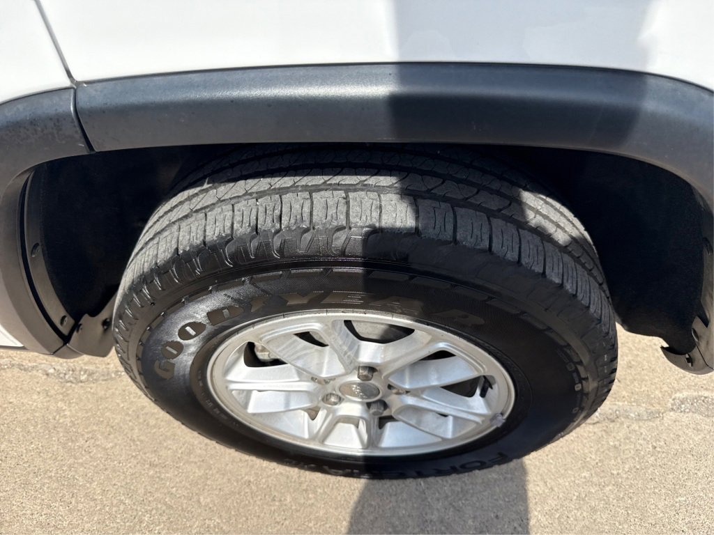 Used 2018 Jeep Grand Cherokee Laredo image 19