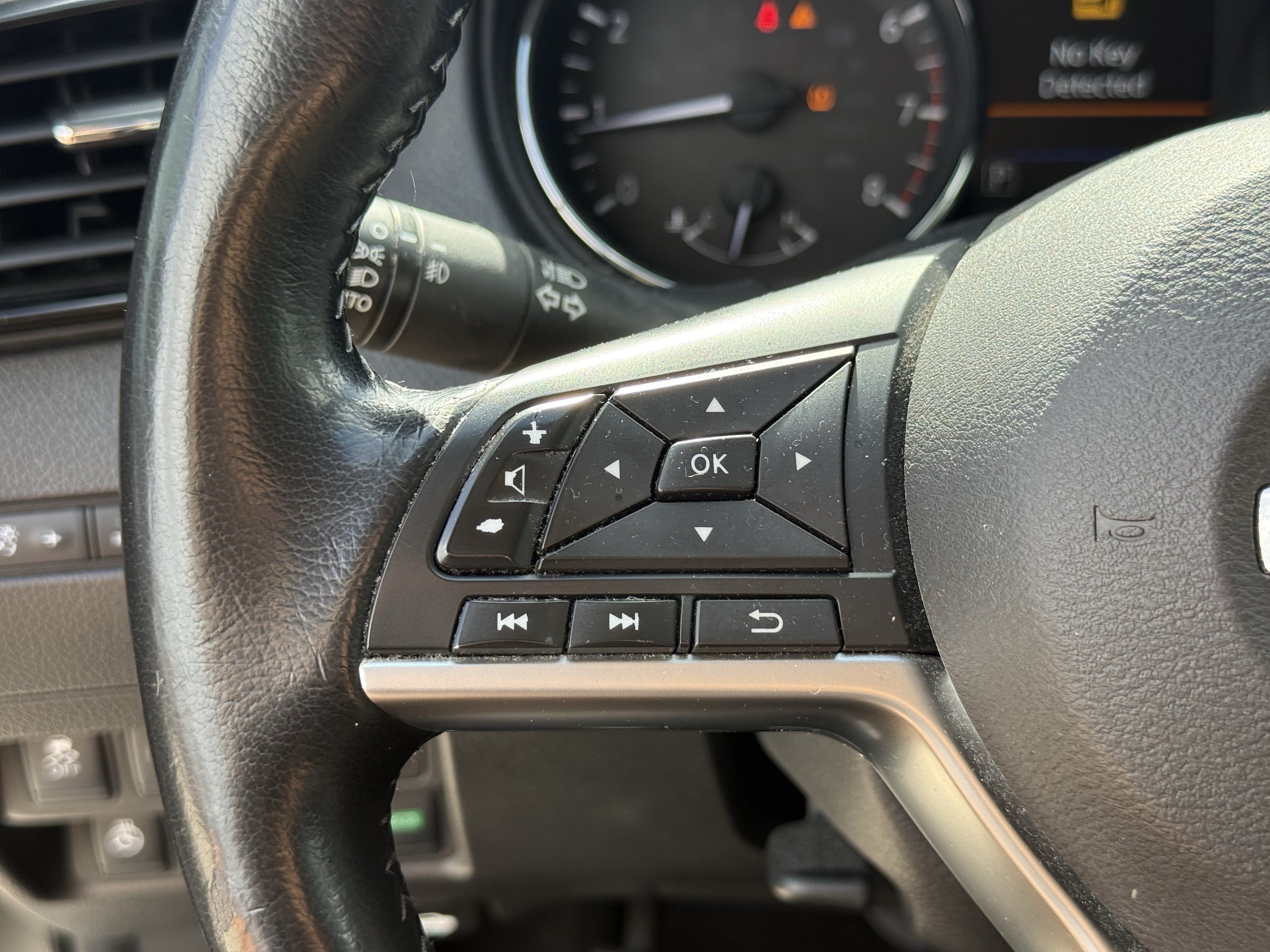 Used 2022 Nissan Rogue Sport SV FWD image 16