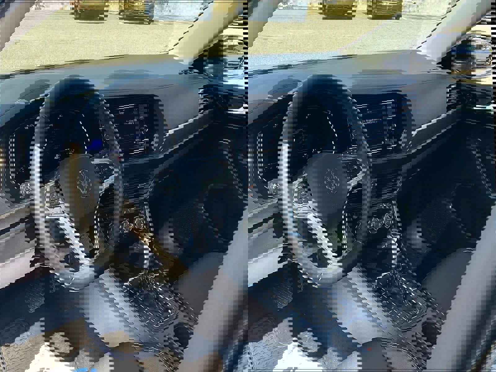 Used 2023 Volkswagen Jetta SE w/ Panoramic Sunroof Package image 8