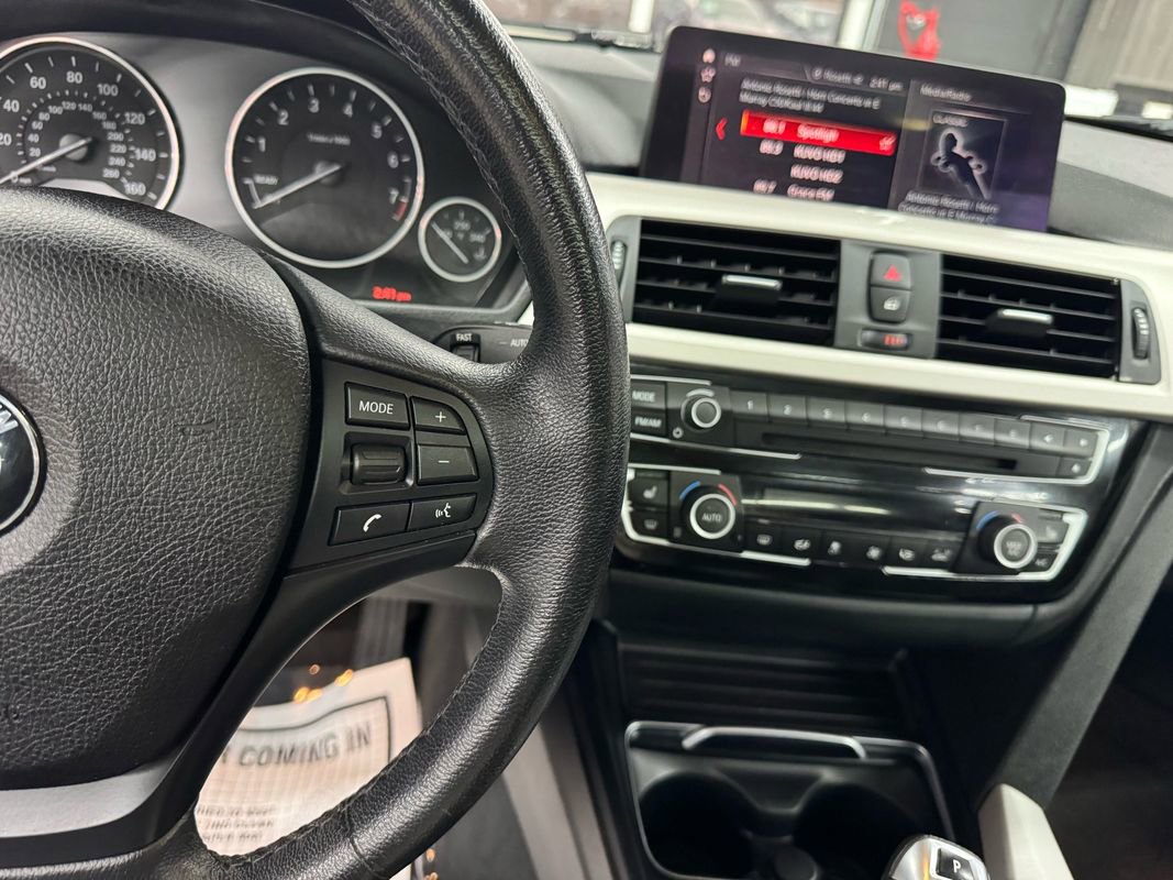 Used 2018 BMW 320i xDrive Sedan w/ Convenience Package image 26