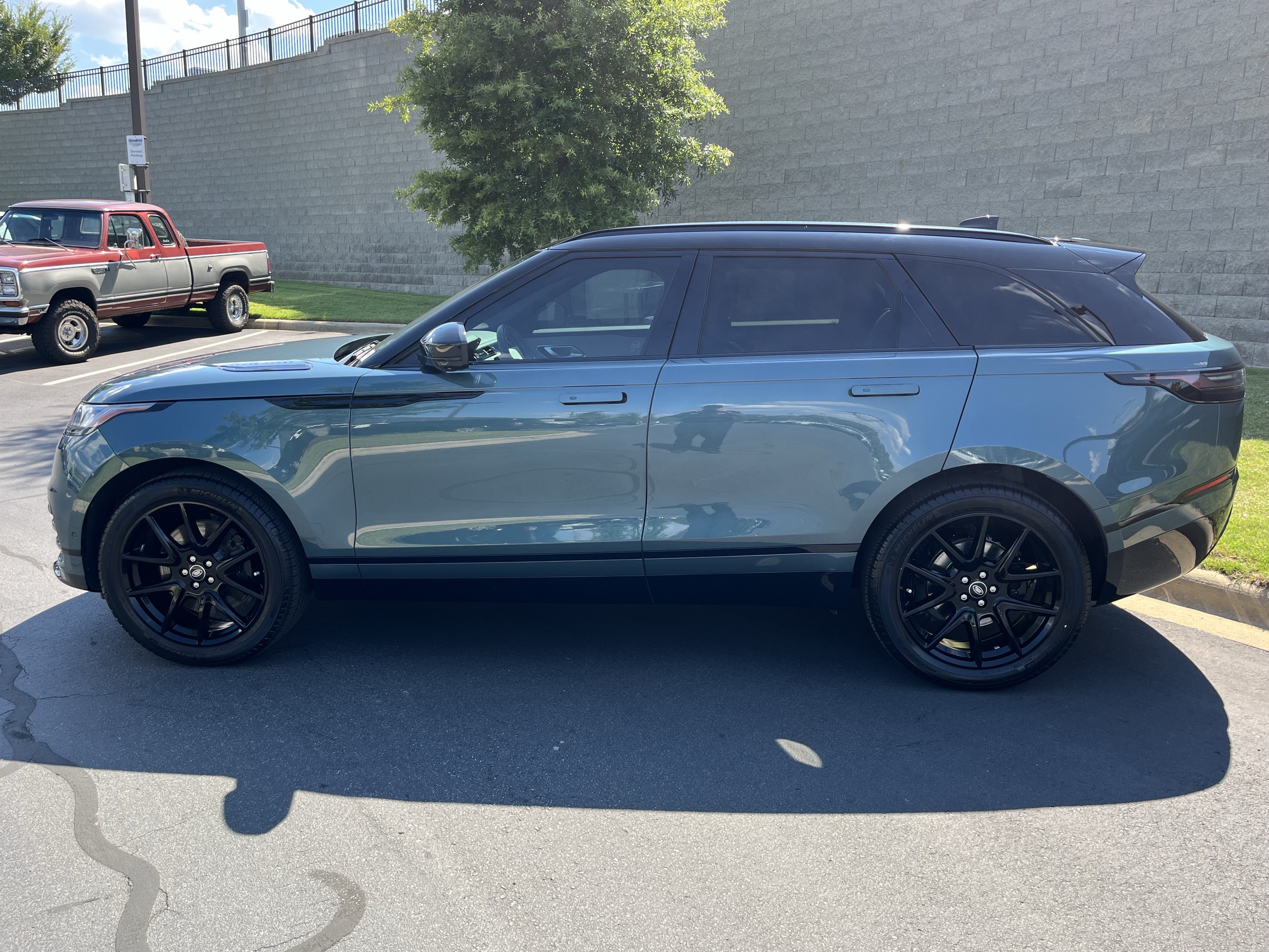 Certified 2026 Land Rover Range Rover Velar Dynamic SE AWD/4WD image 4