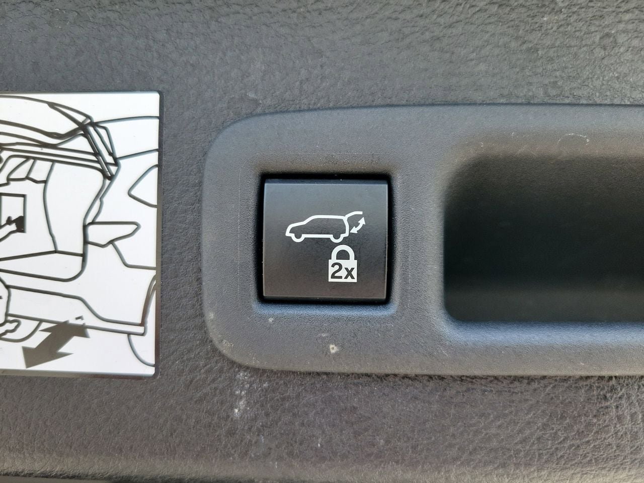 Used 2022 Toyota Sienna XLE FWD image 9