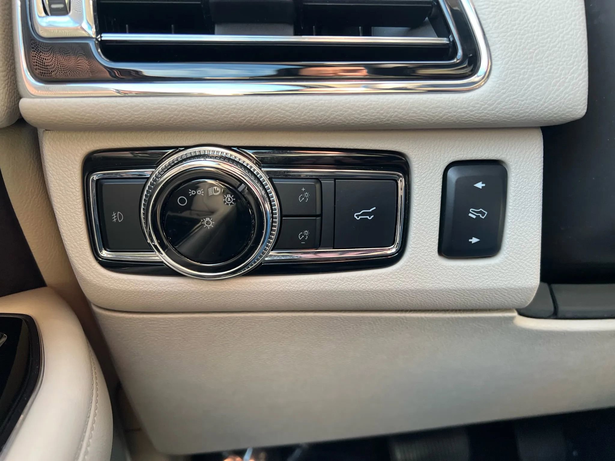 Used 2019 Lincoln Navigator L Reserve w/ Cargo Package image 18