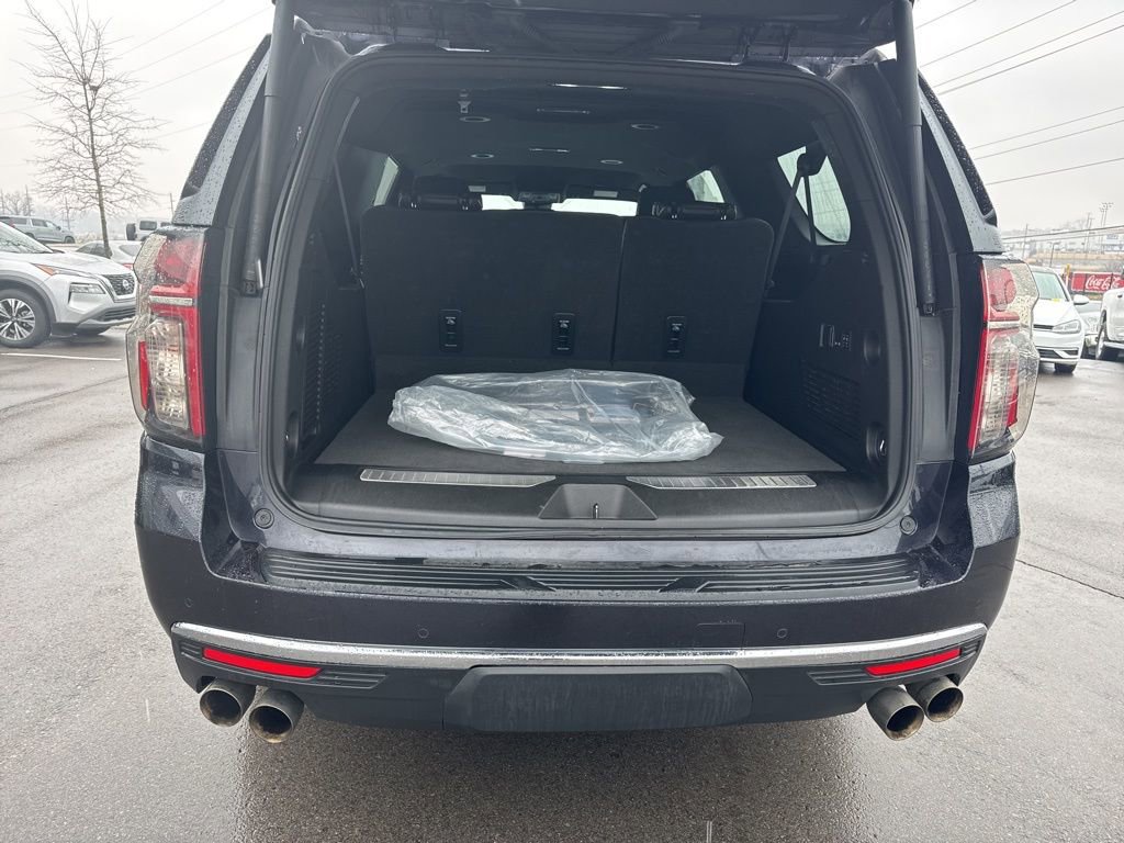 Used 2023 Chevrolet Suburban Premier image 32
