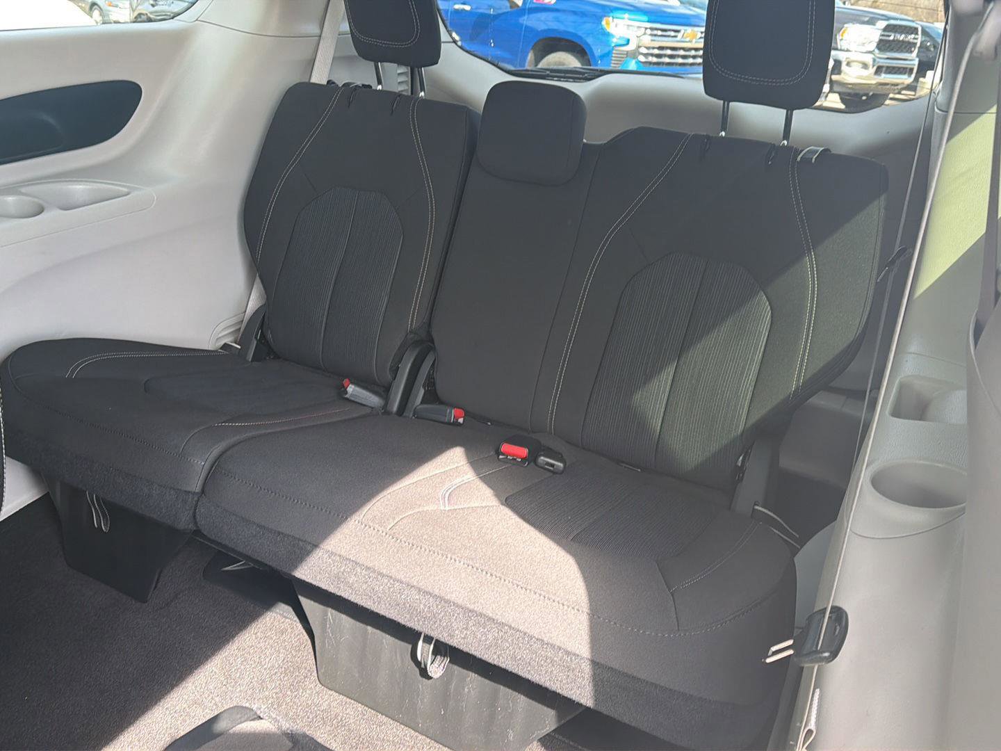 Used 2023 Chrysler Voyager LX image 28
