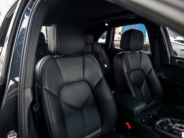 Certified 2025 Porsche Macan image 34