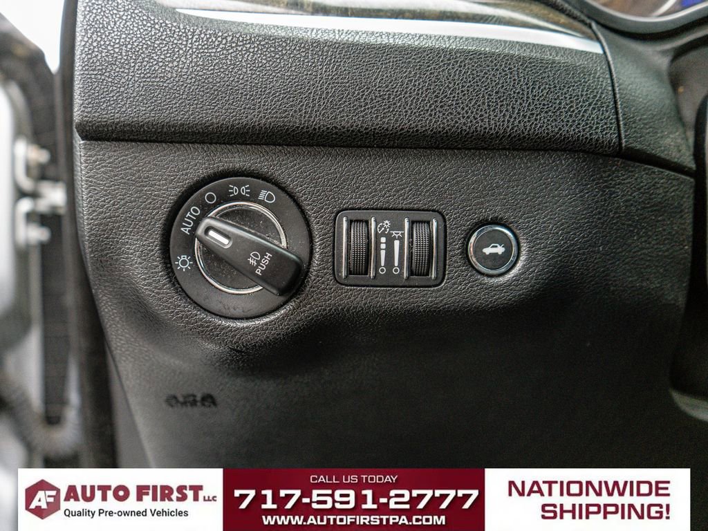 Used 2020 Chrysler 300 Limited image 23