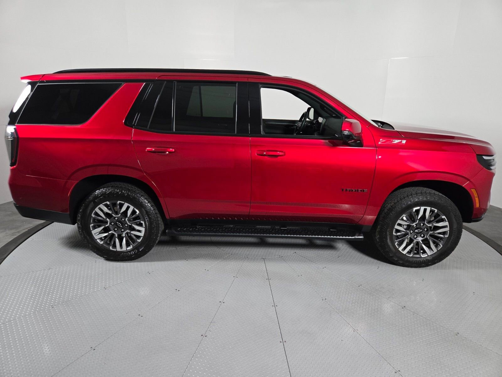 Used 2025 Chevrolet Tahoe Z71 w/ Comfort Package AWD/4WD image 6