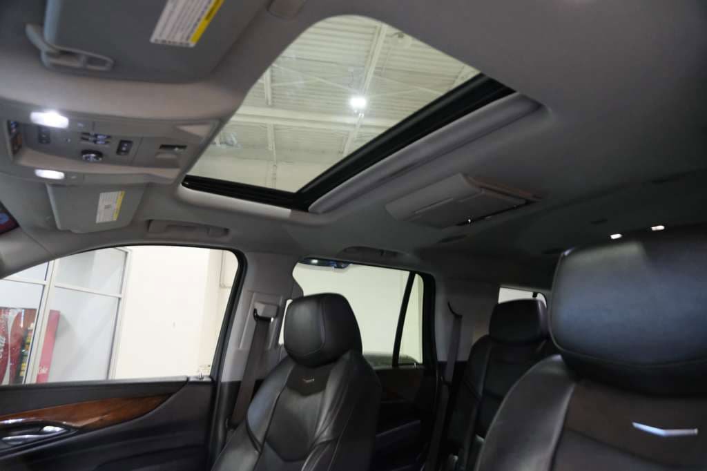 Used 2018 Cadillac Escalade Premium Luxury AWD/4WD image 37
