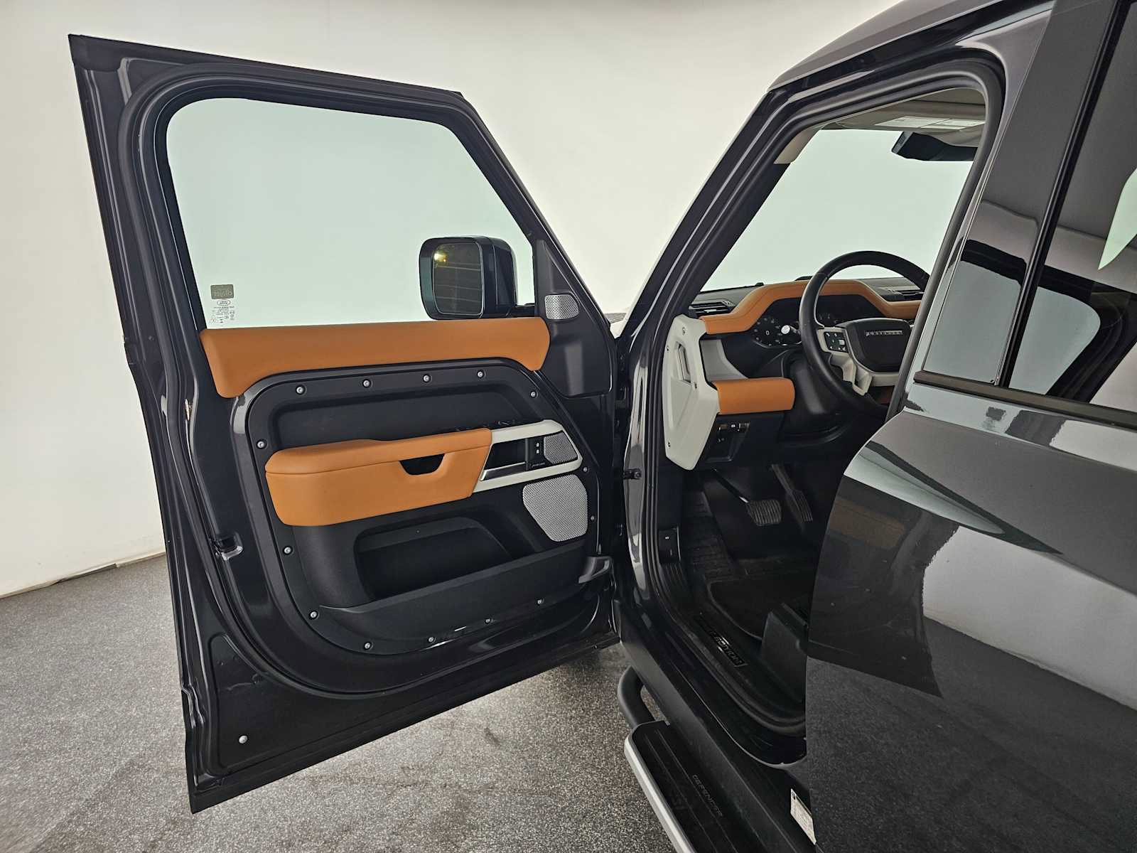 Used 2023 Land Rover Defender 130 First Edition image 22