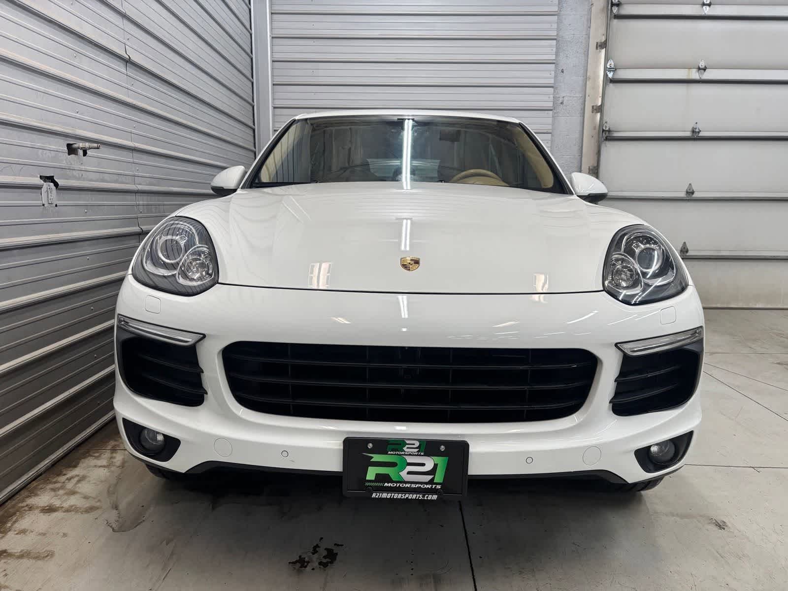 Used 2017 Porsche Cayenne Platinum Edition AWD/4WD image 2