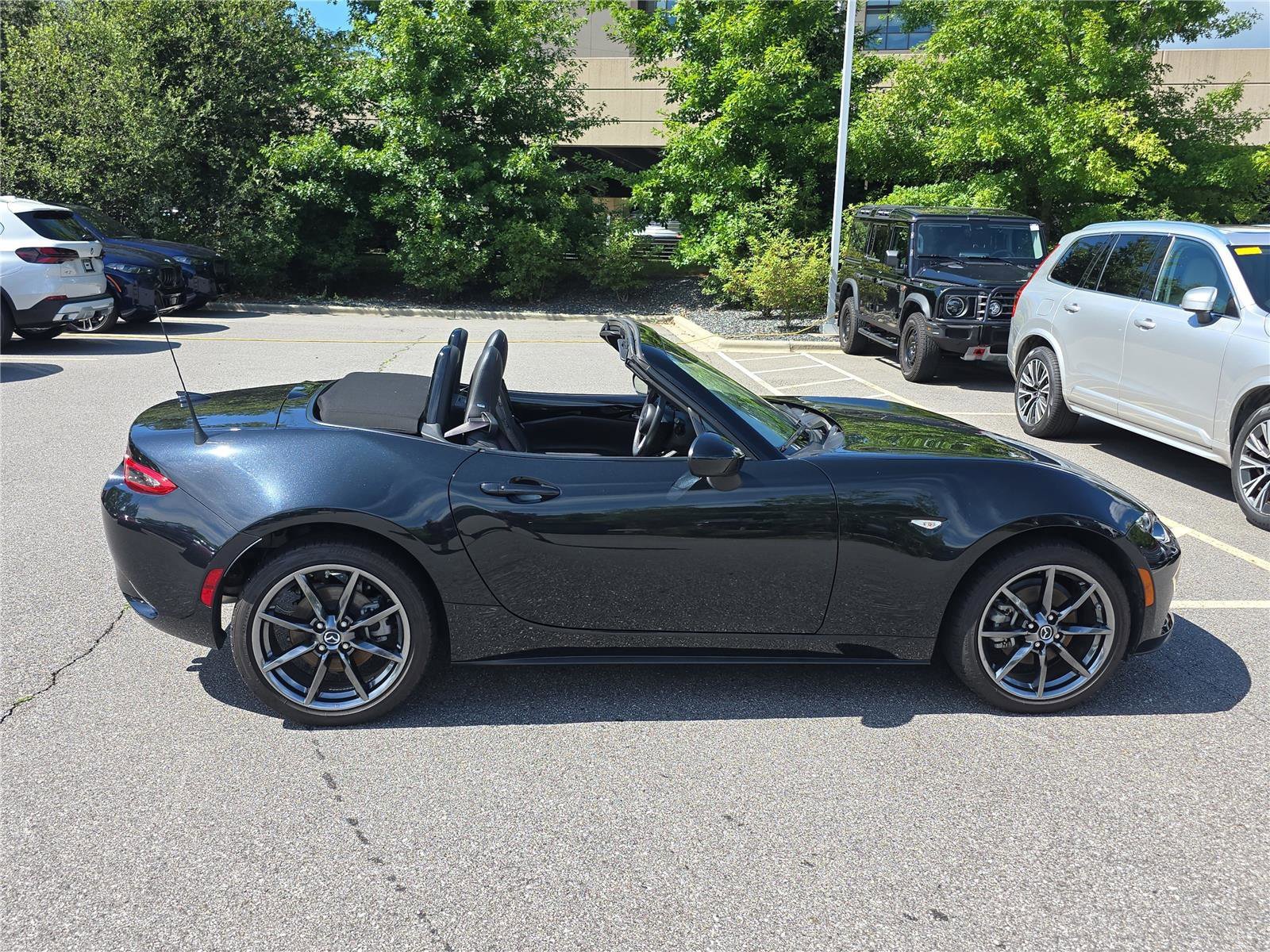 Used 2019 MAZDA MX-5 Miata Grand Touring w/ GT-S Package RWD image 2