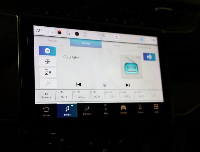 Used 2023 Jeep Grand Cherokee Summit w/ Luxury Tech Group V image 19