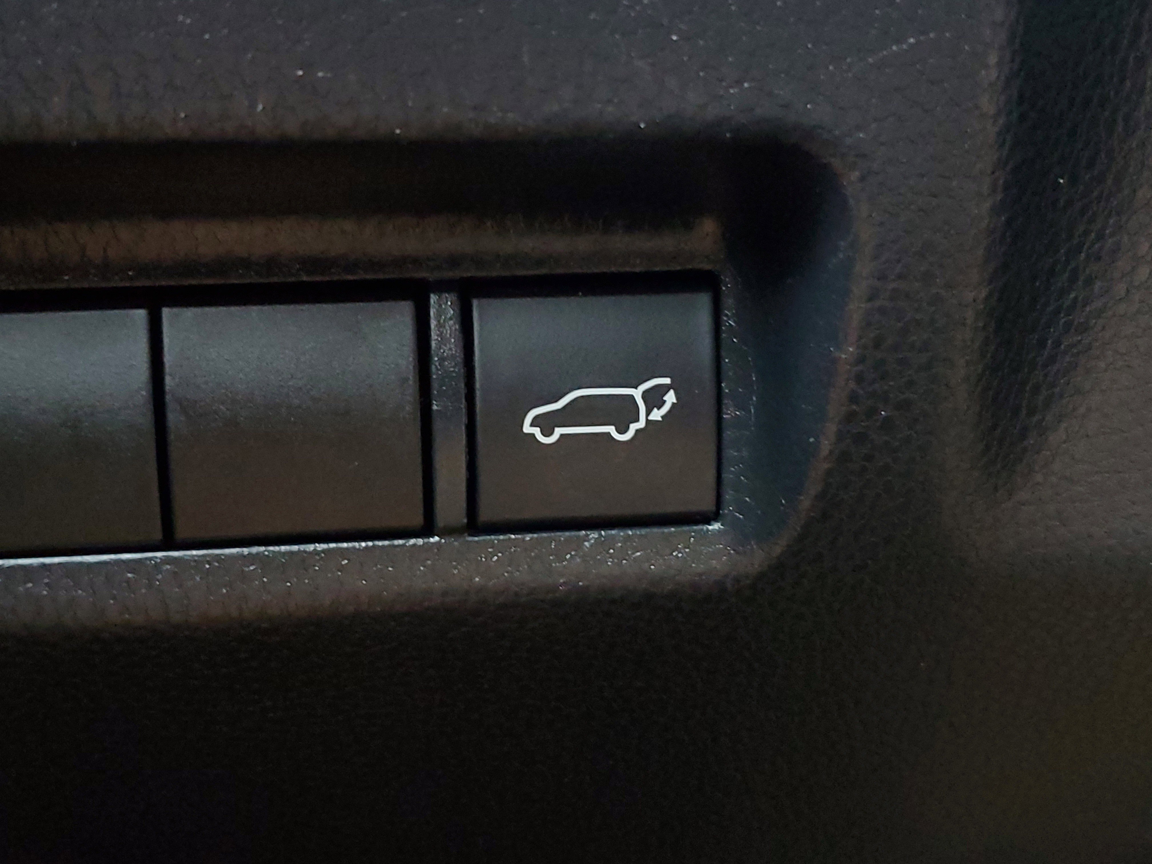 Used 2022 Toyota RAV4 XLE Premium image 33