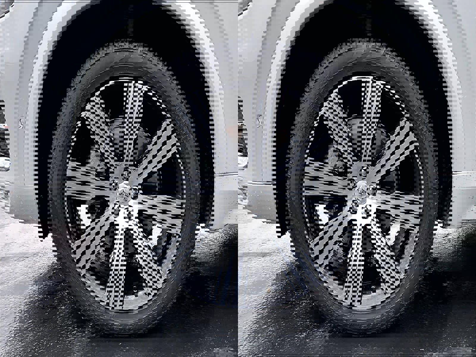 Used 2023 Volvo XC90 B6 Ultimate w/ Protection Package Premier image 11