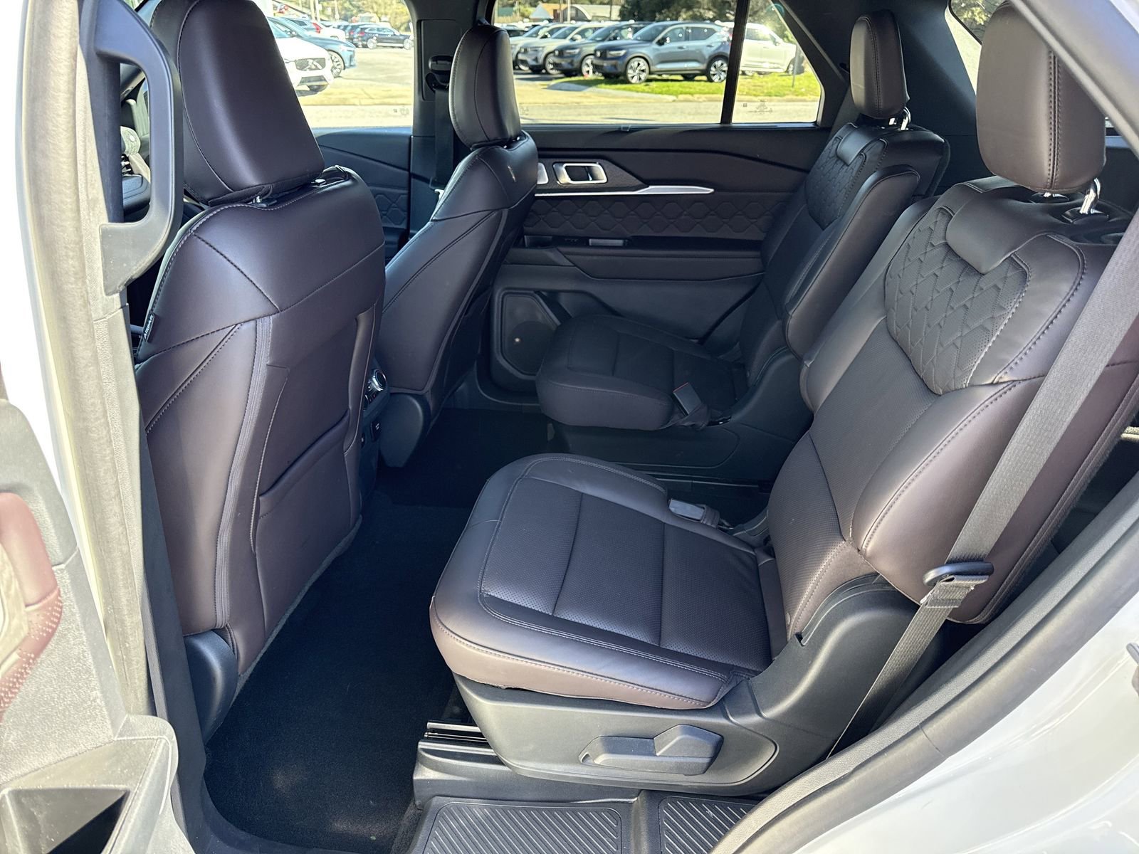 Used 2025 Ford Explorer Platinum w/ Ultimate Package image 10