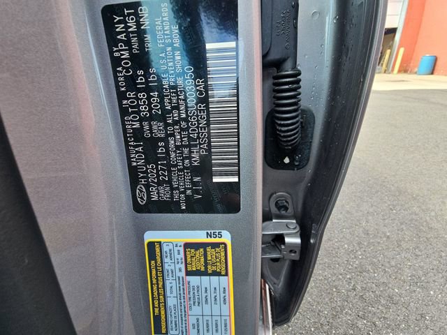 Used 2025 Hyundai Elantra SE FWD image 34