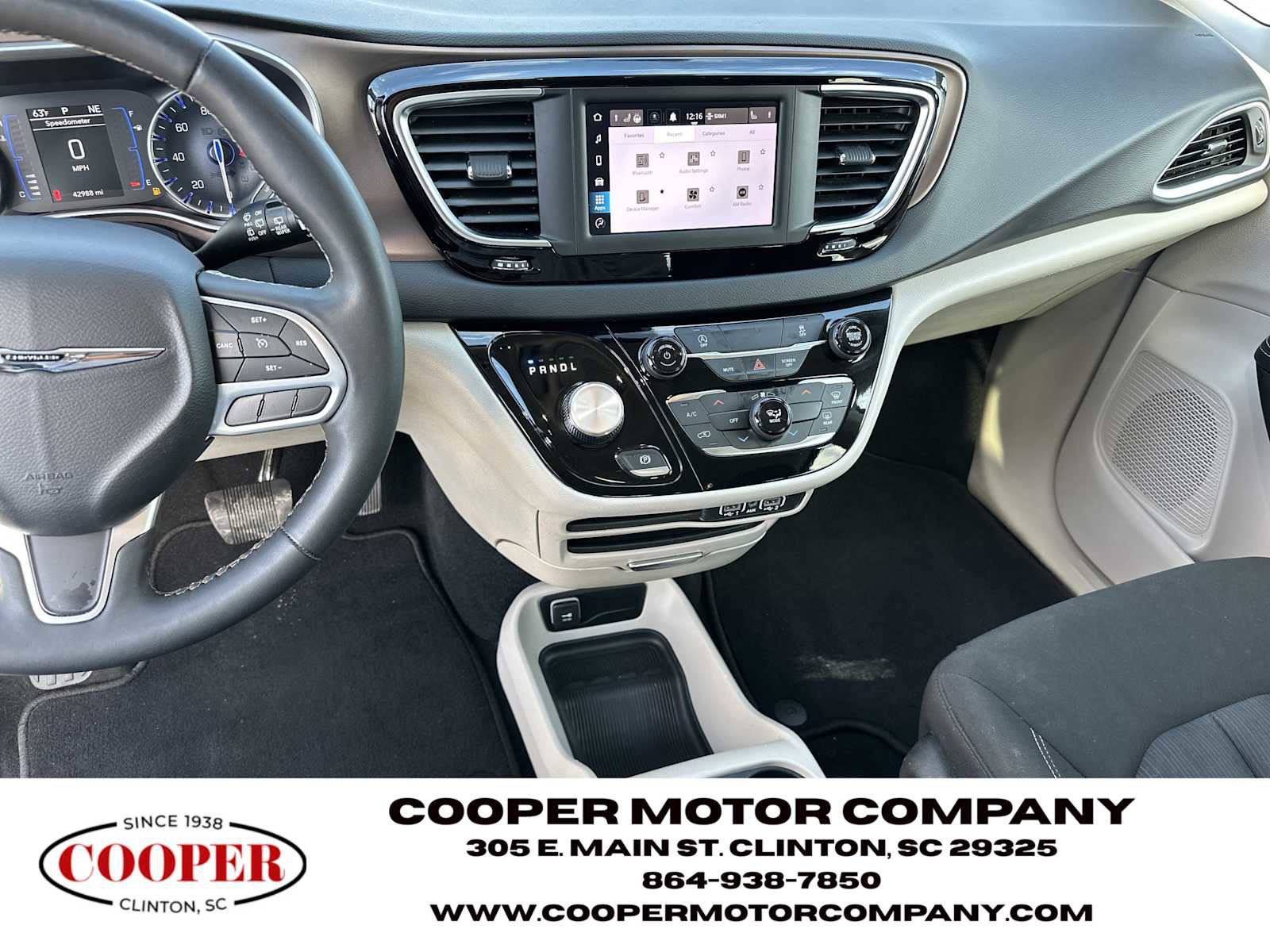 Used 2023 Chrysler Voyager LX image 25