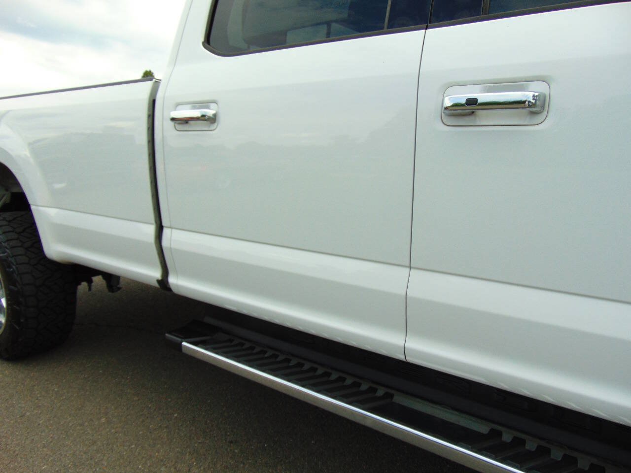 Used 2020 Ford F350 Lariat w/ Lariat Ultimate Package AWD/4WD image 38