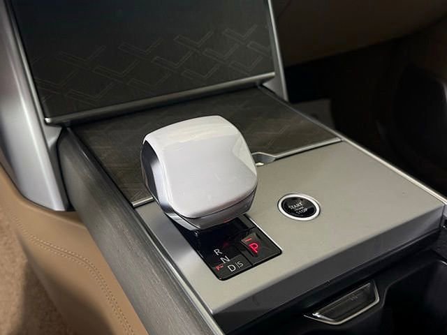 New 2026 Land Rover Range Rover SV AWD/4WD image 36