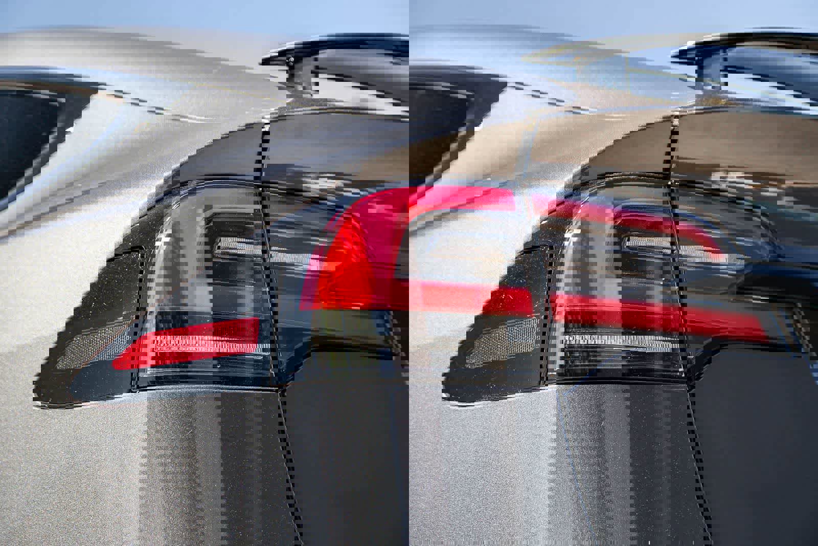 Used 2023 Tesla Model X image 7