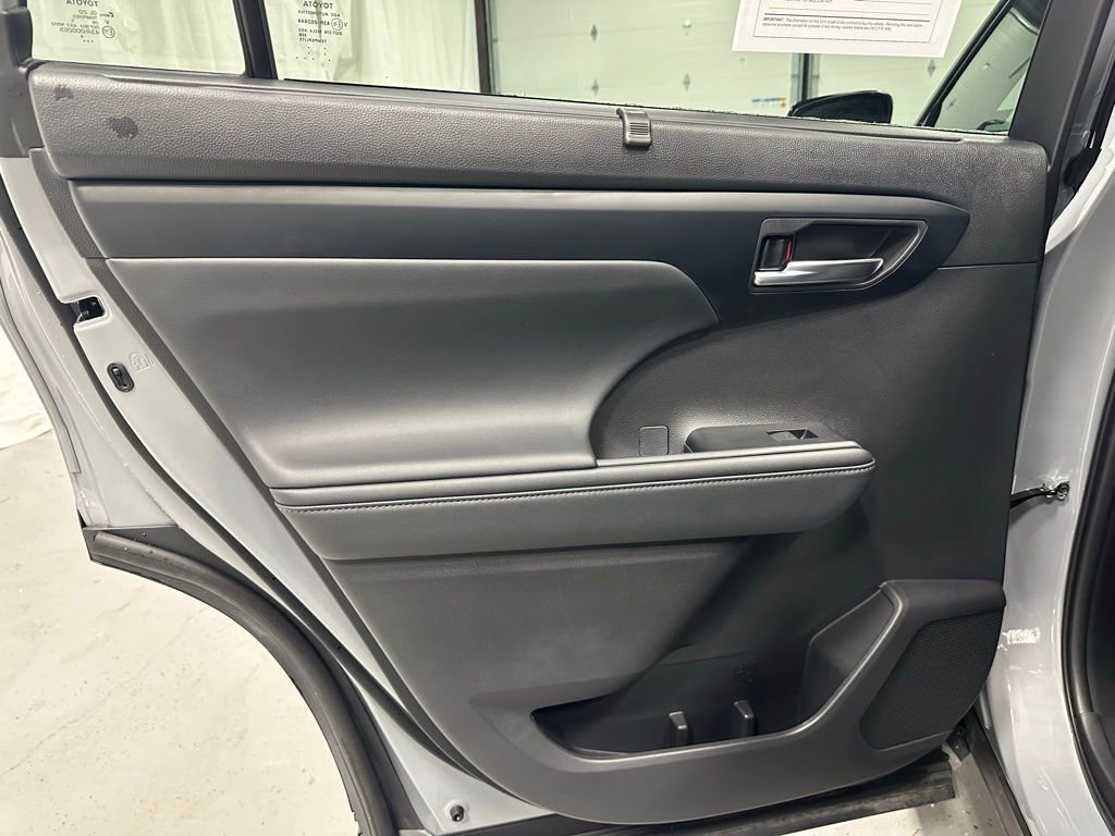 Used 2025 Toyota Highlander XSE image 45