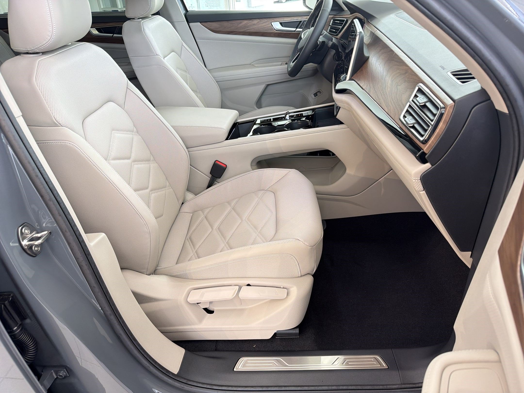 New 2026 Volkswagen Atlas SE FWD image 30