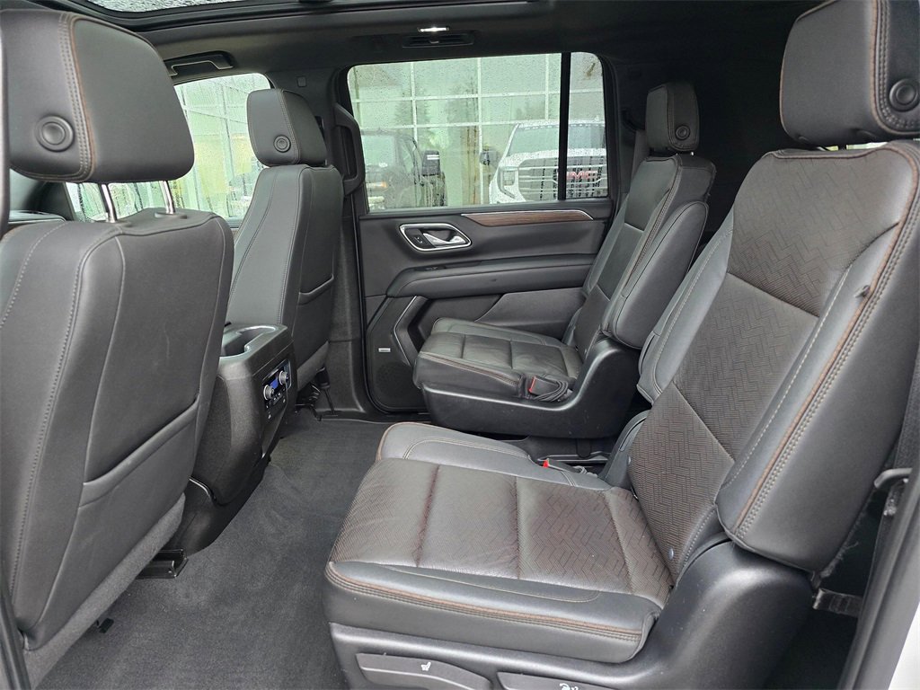 Used 2022 Chevrolet Suburban High Country image 19