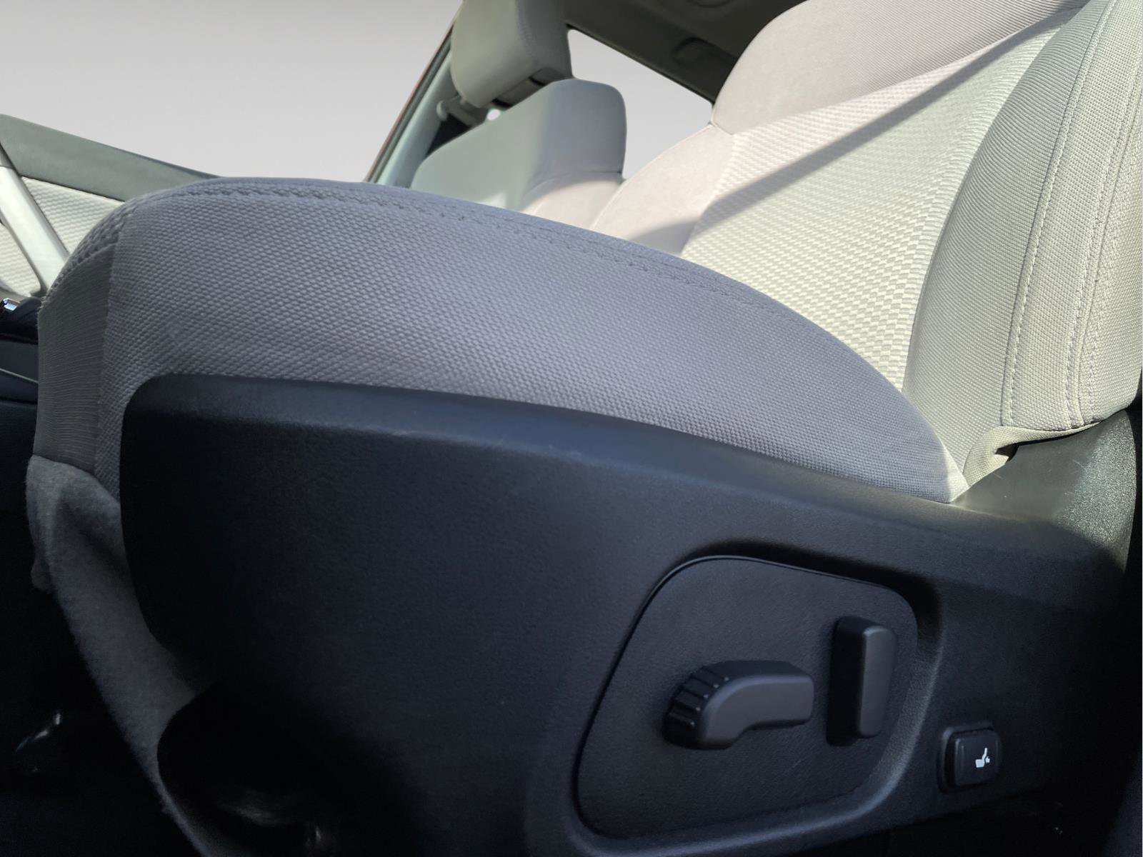 Used 2018 Subaru Forester 2.5i Premium w/ All-Weather Package image 29