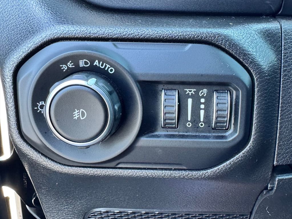 Used 2022 Jeep Wrangler Unlimited Sahara image 28