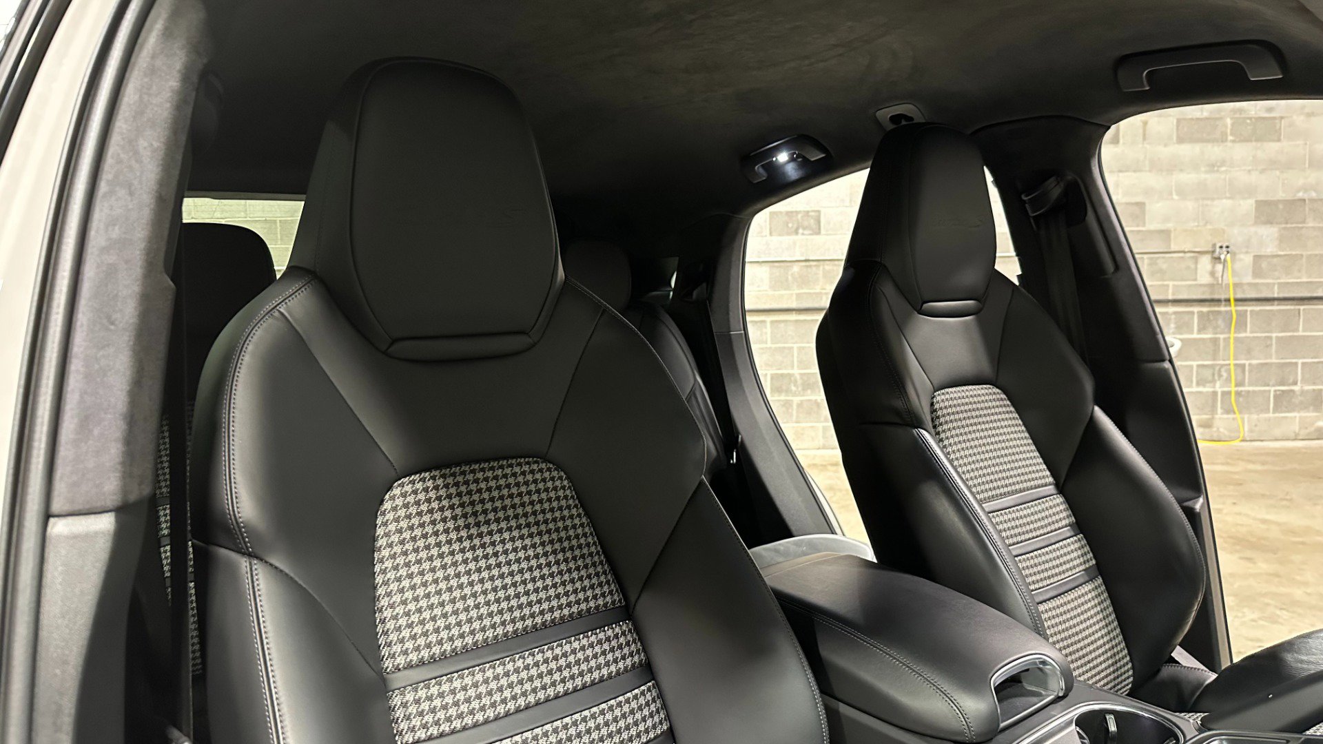 Used 2021 Porsche Cayenne Turbo S image 25