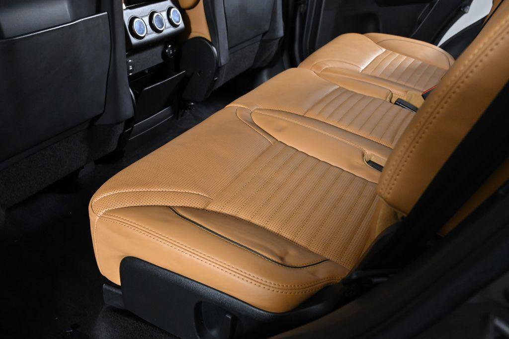 Used 2019 Land Rover Discovery HSE image 27