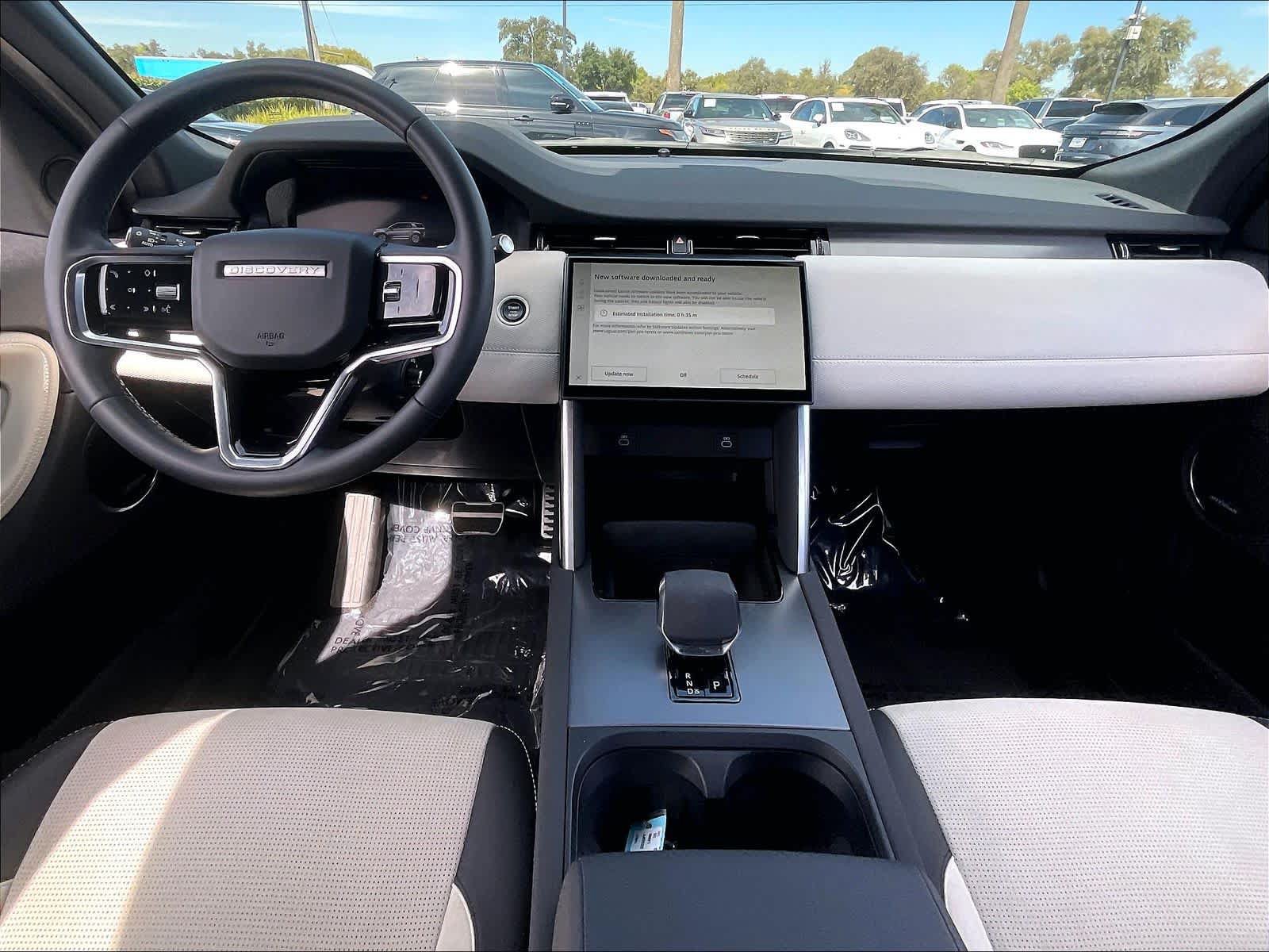 Used 2025 Land Rover Discovery Sport Dynamic SE AWD/4WD image 17