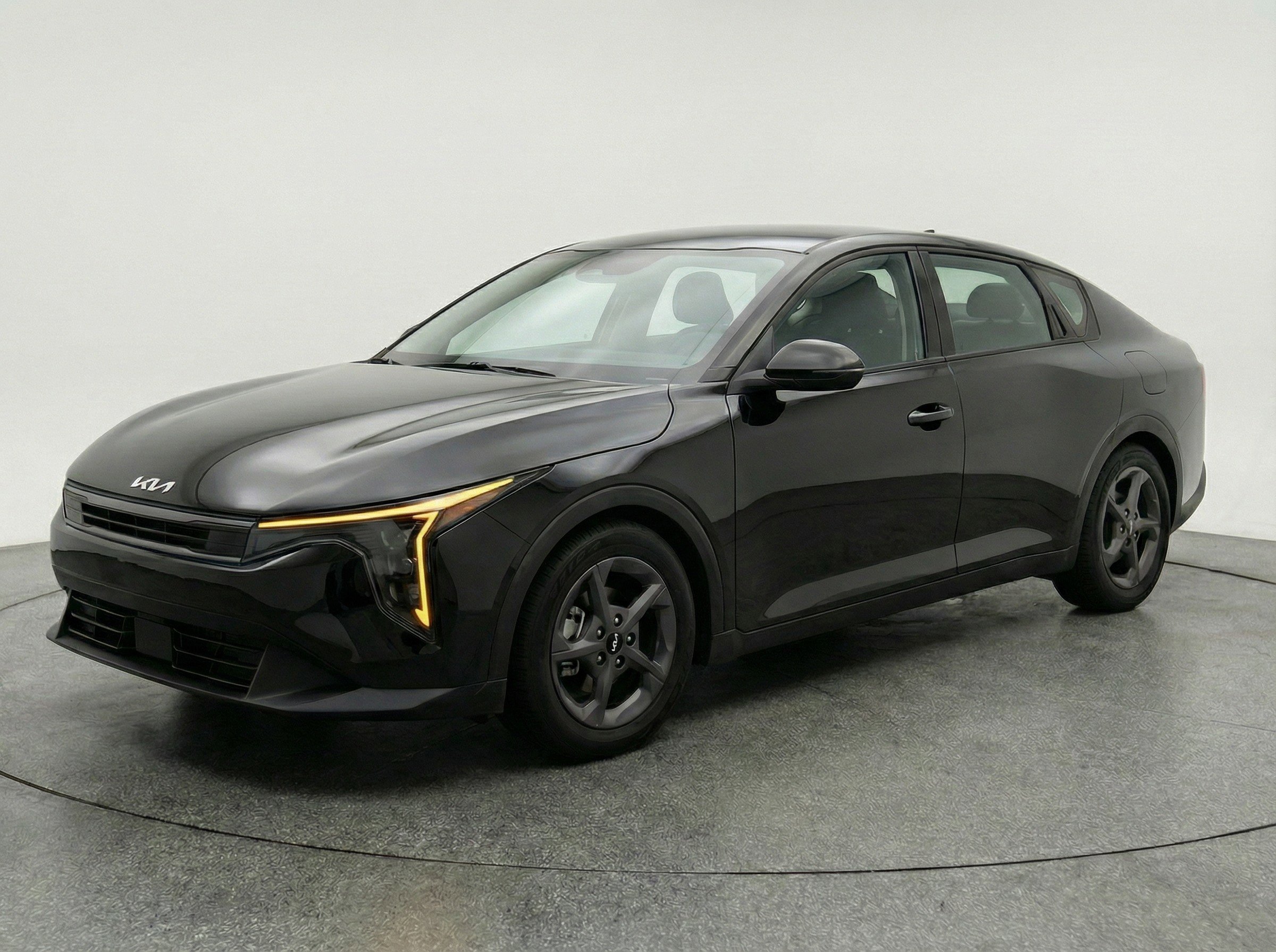 Used 2025 Kia K4 LXS image 3