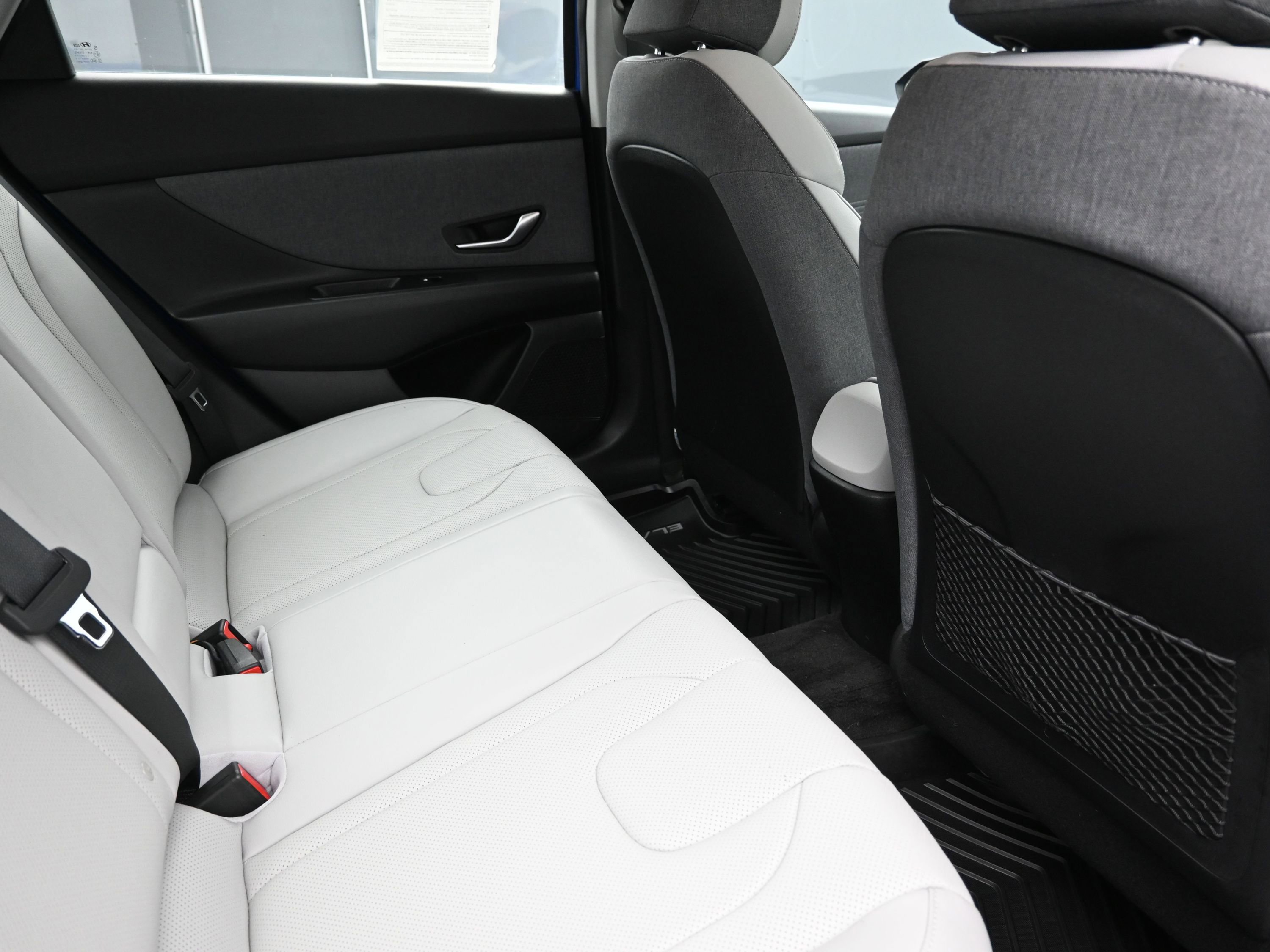 Used 2023 Hyundai Elantra Limited image 24