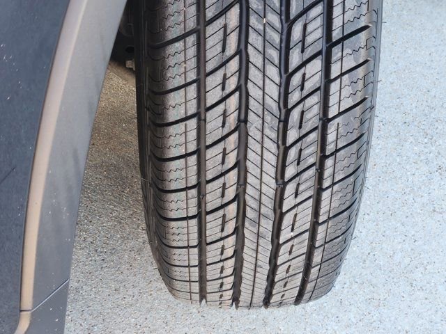 Used 2022 Chevrolet Trax LT w/ LT Convenience Package image 18