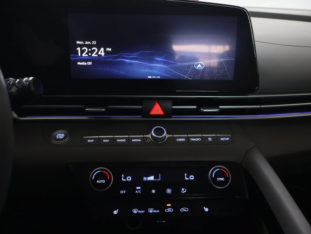Used 2025 Hyundai Elantra SEL FWD image 21