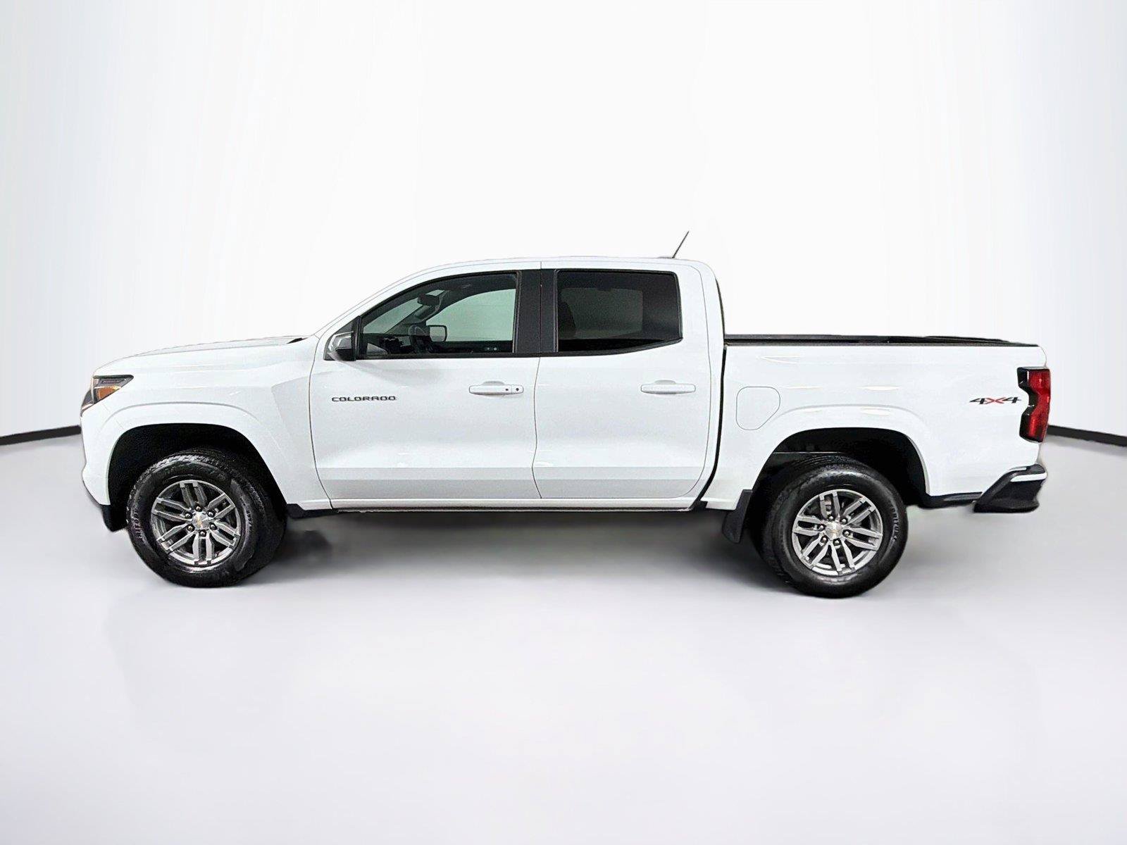 Used 2024 Chevrolet Colorado LT w/ LT Convenience Package AWD/4WD image 8
