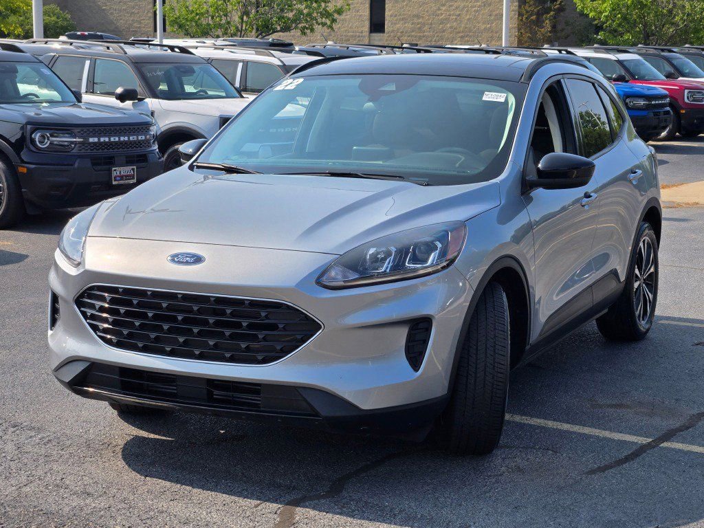 Used 2022 Ford Escape SE w/ SE Sport Appearance Package FWD image 3