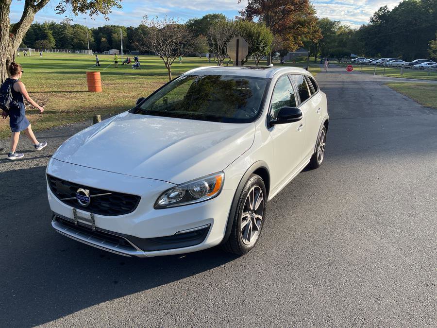 Used 2015 Volvo V60 T5 Cross Country image 4