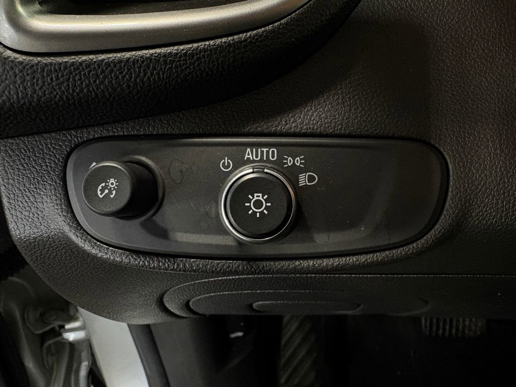 Used 2020 Chevrolet Trax LT w/ LT Convenience Package image 27