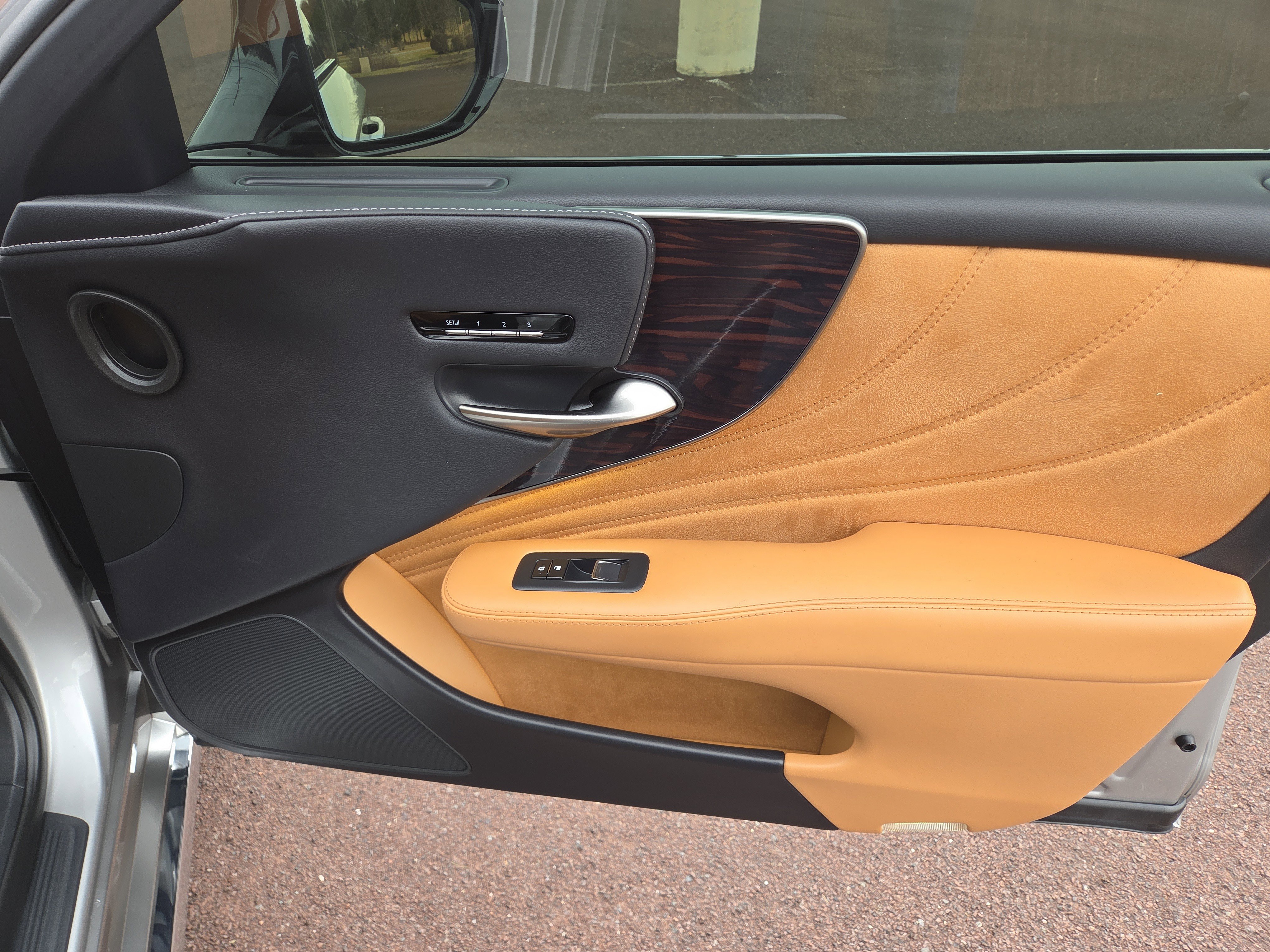 Used 2024 Lexus LS 500 AWD w/ Luxury Package image 17