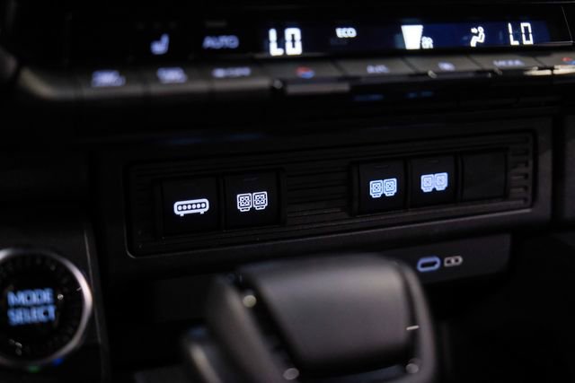 Used 2025 Toyota Land Cruiser image 35