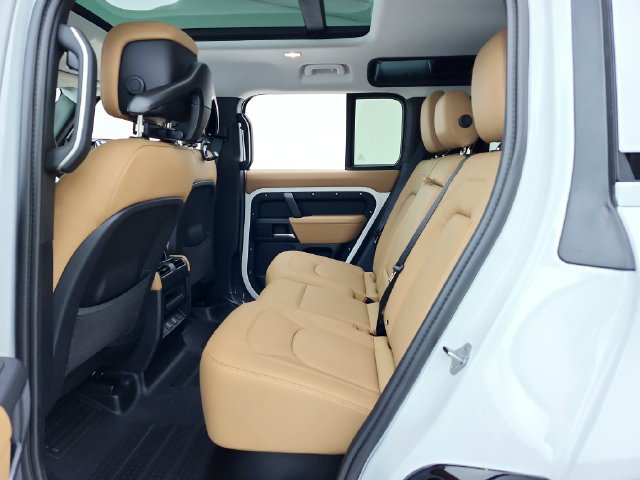 New 2026 Land Rover Defender 110 X-Dynamic SE AWD/4WD image 28