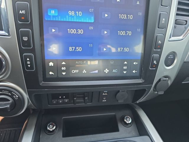 Used 2017 Nissan Titan PRO-4X w/ Pro-4x Convenience Package AWD/4WD image 4