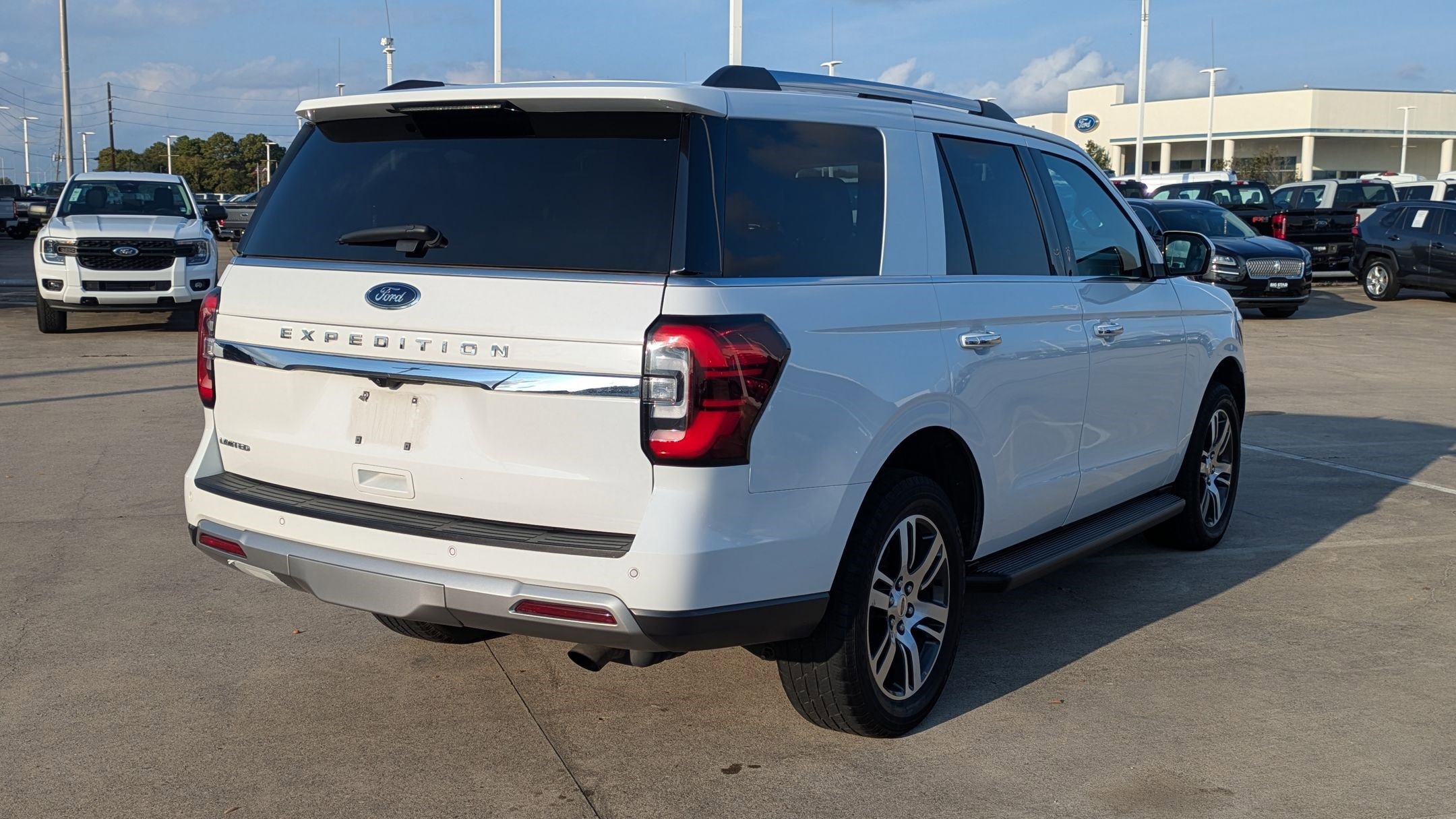Used 2024 Ford Expedition Limited image 3