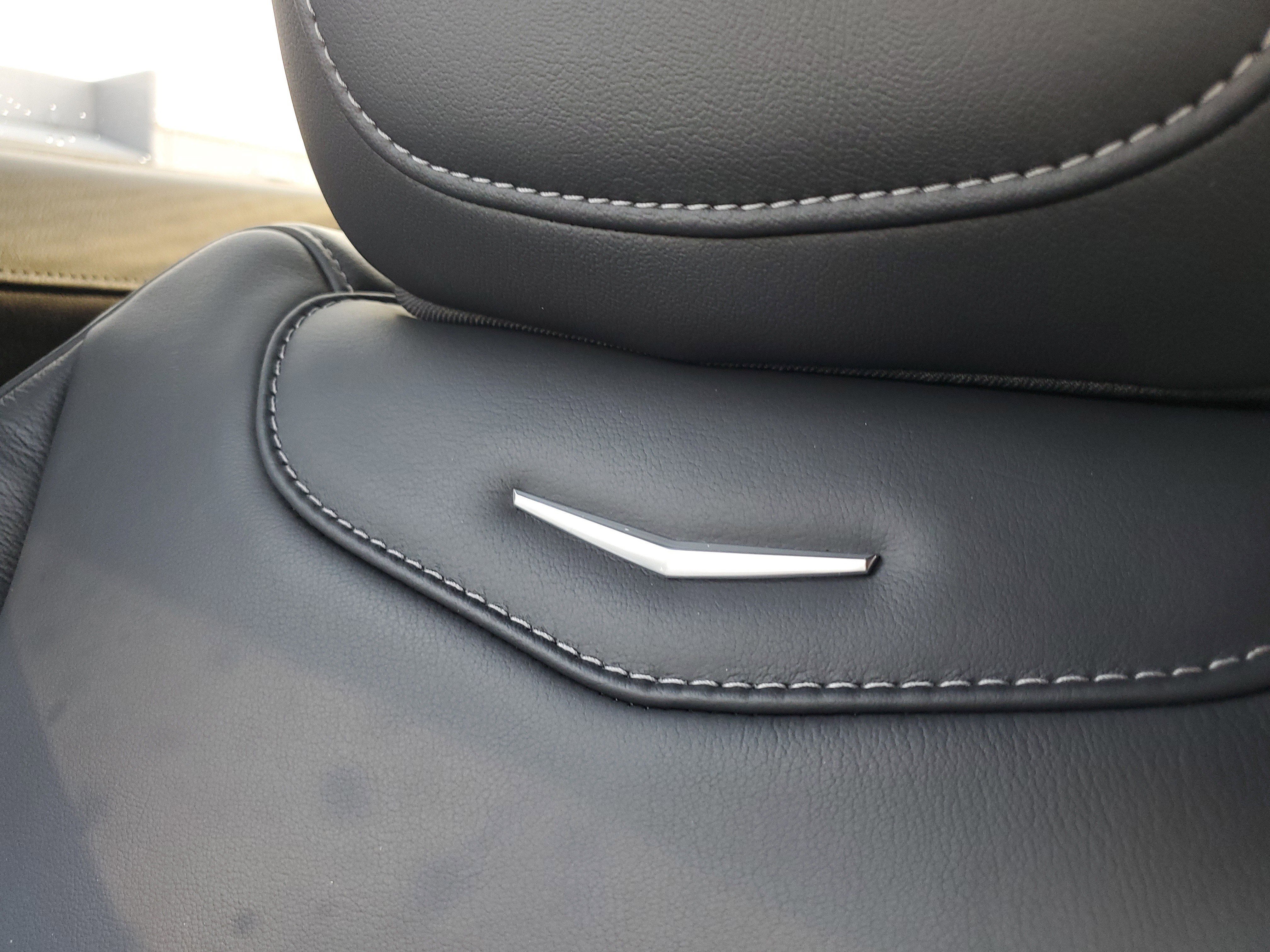 Used 2024 Cadillac XT4 Premium Luxury image 38